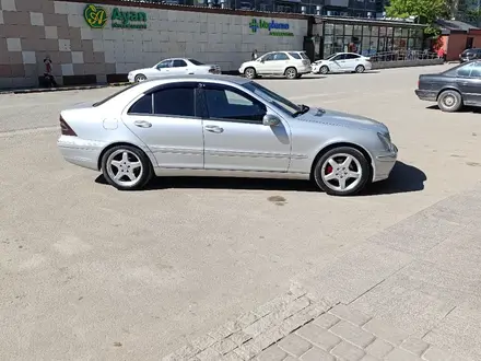 Mercedes-Benz C 200 2003 года за 4 500 000 тг. в Астана – фото 6