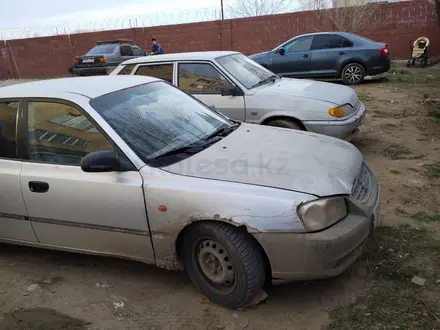 Hyundai Accent 2001 года за 1 200 000 тг. в Актобе – фото 2