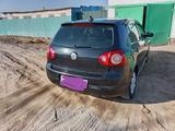 Volkswagen Golf 2005 года за 2 900 000 тг. в Жосалы – фото 3