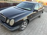 Mercedes-Benz E 240 1999 годаfor3 800 000 тг. в Атырау