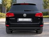 Volkswagen Touareg 2011 года за 9 700 000 тг. в Алматы – фото 2