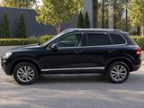 Volkswagen Touareg 2011 года за 9 700 000 тг. в Алматы – фото 4