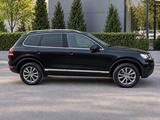 Volkswagen Touareg 2011 года за 9 700 000 тг. в Алматы – фото 3