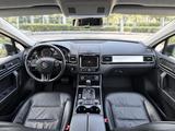 Volkswagen Touareg 2011 года за 9 700 000 тг. в Алматы – фото 5