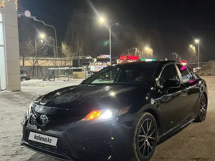 Toyota Camry 2022 года за 13 900 000 тг. в Алматы – фото 14