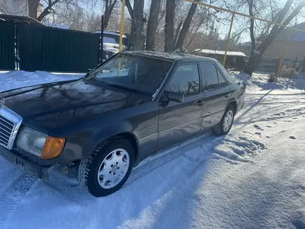 Mercedes-Benz E 230 1991 года за 1 250 000 тг. в Талдыкорган – фото 5