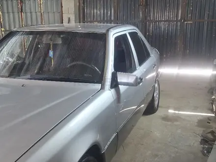 Mercedes-Benz E 200 1990 года за 1 750 000 тг. в Шымкент – фото 5