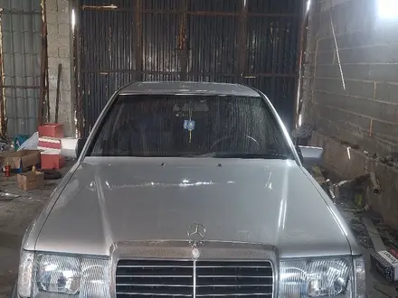 Mercedes-Benz E 200 1990 года за 1 750 000 тг. в Шымкент – фото 6