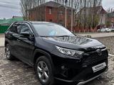 Toyota RAV4 2020 года за 13 500 000 тг. в Актобе