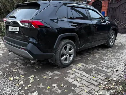 Toyota RAV4 2020 года за 13 500 000 тг. в Актобе – фото 3