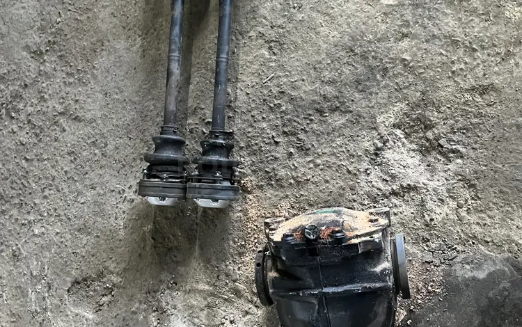 Задней редуктор мост привод привода задние w202 w210 за 60 000 тг. в Алматы