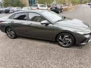 Hyundai Elantra, 2023