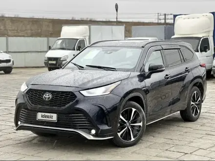 Toyota Highlander 2022 года за 17 500 000 тг. в Атырау