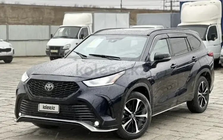 Toyota Highlander 2022 года за 17 500 000 тг. в Атырау