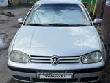 Volkswagen Golf 2001 годаүшін2 300 000 тг. в Караганда