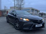 Toyota Camry 2021 года за 15 000 000 тг. в Экибастуз – фото 3