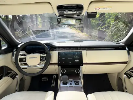 Land Rover Range Rover 2023 года за 121 300 000 тг. в Алматы – фото 19