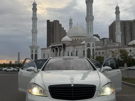 Mercedes-Benz S 550 2007 года за 7 500 000 тг. в Астана – фото 3
