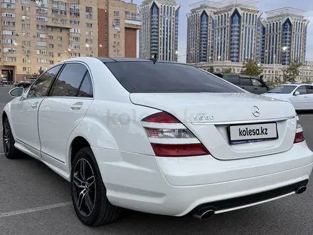 Mercedes-Benz S 550 2007 года за 7 500 000 тг. в Астана – фото 2