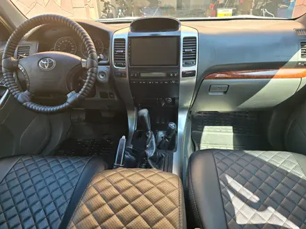 Toyota Land Cruiser Prado 2007 года за 13 000 000 тг. в Актобе – фото 12