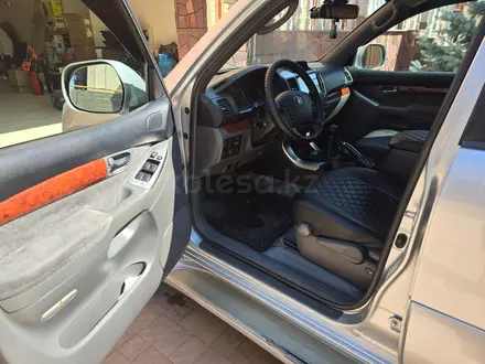 Toyota Land Cruiser Prado 2007 года за 13 000 000 тг. в Актобе – фото 18