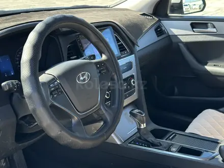 Hyundai Sonata 2016 года за 7 000 000 тг. в Атырау – фото 13