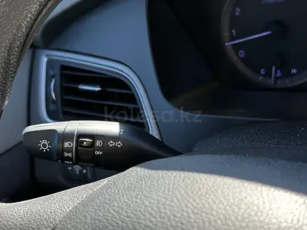Hyundai Sonata 2016 года за 7 000 000 тг. в Атырау – фото 17