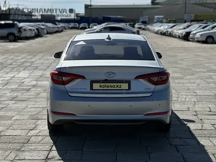 Hyundai Sonata 2016 года за 7 000 000 тг. в Атырау – фото 4