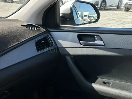 Hyundai Sonata 2016 года за 7 000 000 тг. в Атырау – фото 27