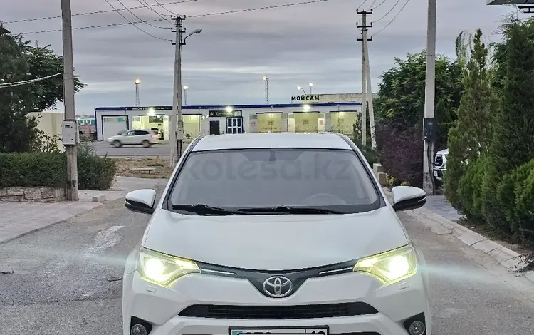 Toyota RAV4 2016 года за 9 800 000 тг. в Актау