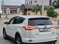 Toyota RAV4 2016 года за 9 800 000 тг. в Актау – фото 4