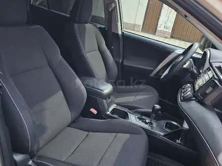 Toyota RAV4 2016 года за 9 800 000 тг. в Актау – фото 8