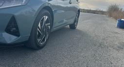Hyundai i20 2023 года за 7 200 000 тг. в Актобе – фото 4