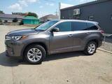 Toyota Highlander 2017 годаүшін10 000 000 тг. в Актобе