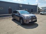 Toyota Highlander 2017 года за 10 000 000 тг. в Актобе – фото 2