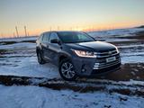 Toyota Highlander 2017 года за 10 000 000 тг. в Актобе – фото 4