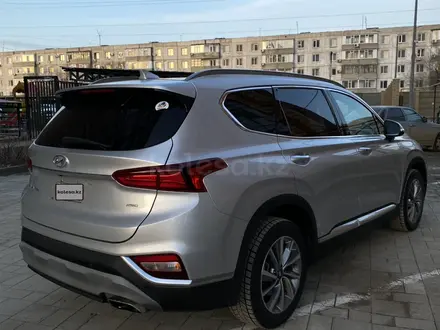 Hyundai Santa Fe 2018 года за 11 200 000 тг. в Актобе – фото 4