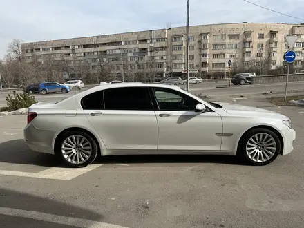BMW 750 2013 года за 25 000 000 тг. в Алматы – фото 3