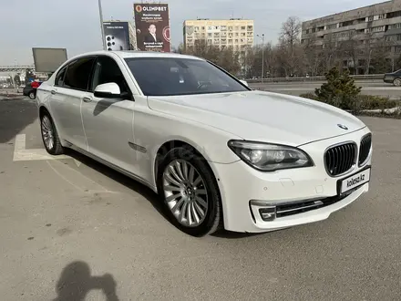 BMW 750 2013 года за 25 000 000 тг. в Алматы – фото 2