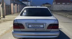 Mercedes-Benz E 280 1999 годаүшін4 350 000 тг. в Актау – фото 2