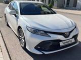 Toyota Camry 2019 года за 12 800 000 тг. в Астана