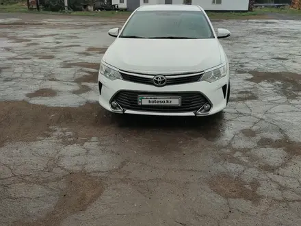 Toyota Camry 2015 года за 10 300 000 тг. в Астана – фото 2