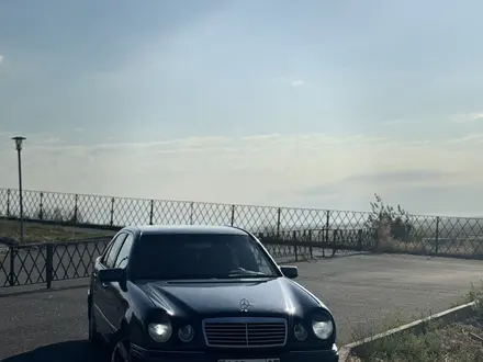 Mercedes-Benz E 320 1997 года за 3 000 000 тг. в Алматы – фото 2