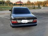 Mercedes-Benz E 220 1993 года за 1 200 000 тг. в Туркестан – фото 2