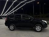 Toyota Land Cruiser Prado 2015 года за 15 890 000 тг. в Атырау – фото 4