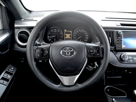 Toyota RAV4 Luxe 2017 года за 9 690 000 тг. в Шымкент – фото 13