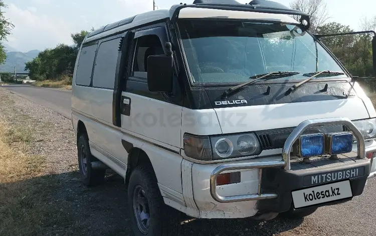 Mitsubishi Delica 1993 годаfor1 700 000 тг. в Есик