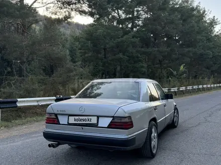 Mercedes-Benz E 230 1991 года за 2 650 000 тг. в Алматы – фото 4