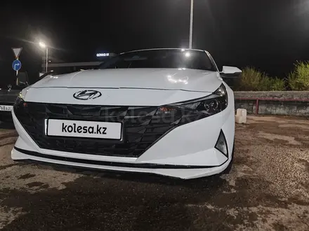 Hyundai Elantra 2022 года за 8 300 000 тг. в Актобе – фото 2