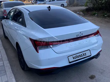Hyundai Elantra 2022 года за 8 300 000 тг. в Актобе – фото 9